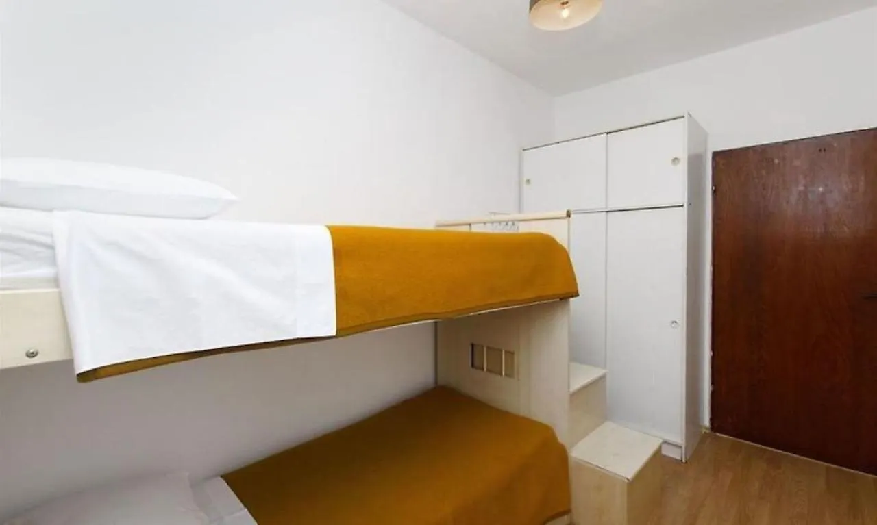 Apartment Bepoto - Family Apartment With Terrace Trogir