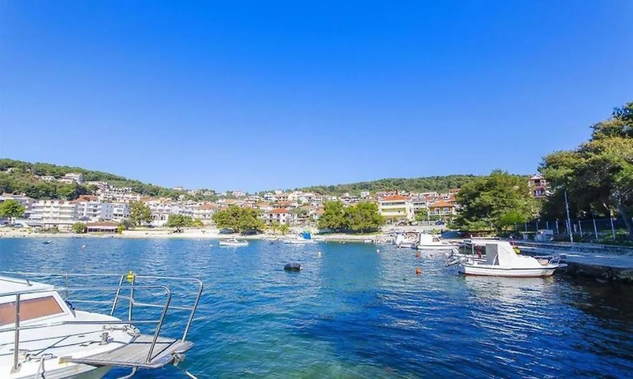 Apartment Bepoto - Family Apartment With Terrace Trogir Kroatien