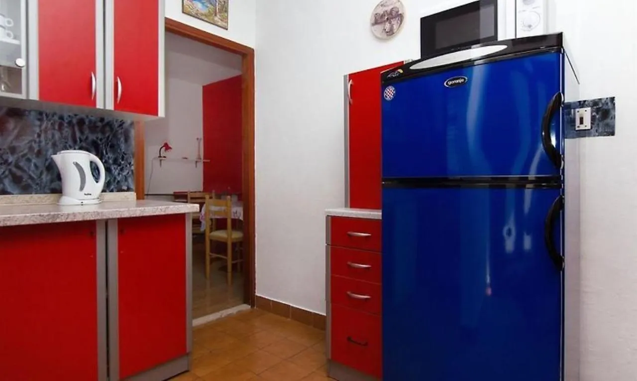 Apartment Bepoto - Family Apartment With Terrace Trogir