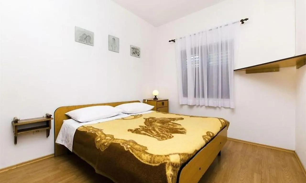 Apartment Bepoto - Family Apartment With Terrace Trogir 0*,  Kroatien