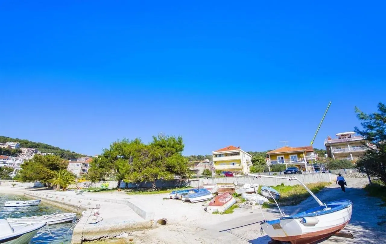 Apartment Bepoto - Family Apartment With Terrace Trogir Kroatien